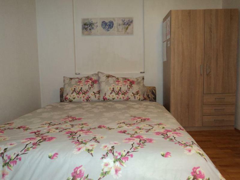 Studio Apartments Ana Ровінь Екстер'єр фото